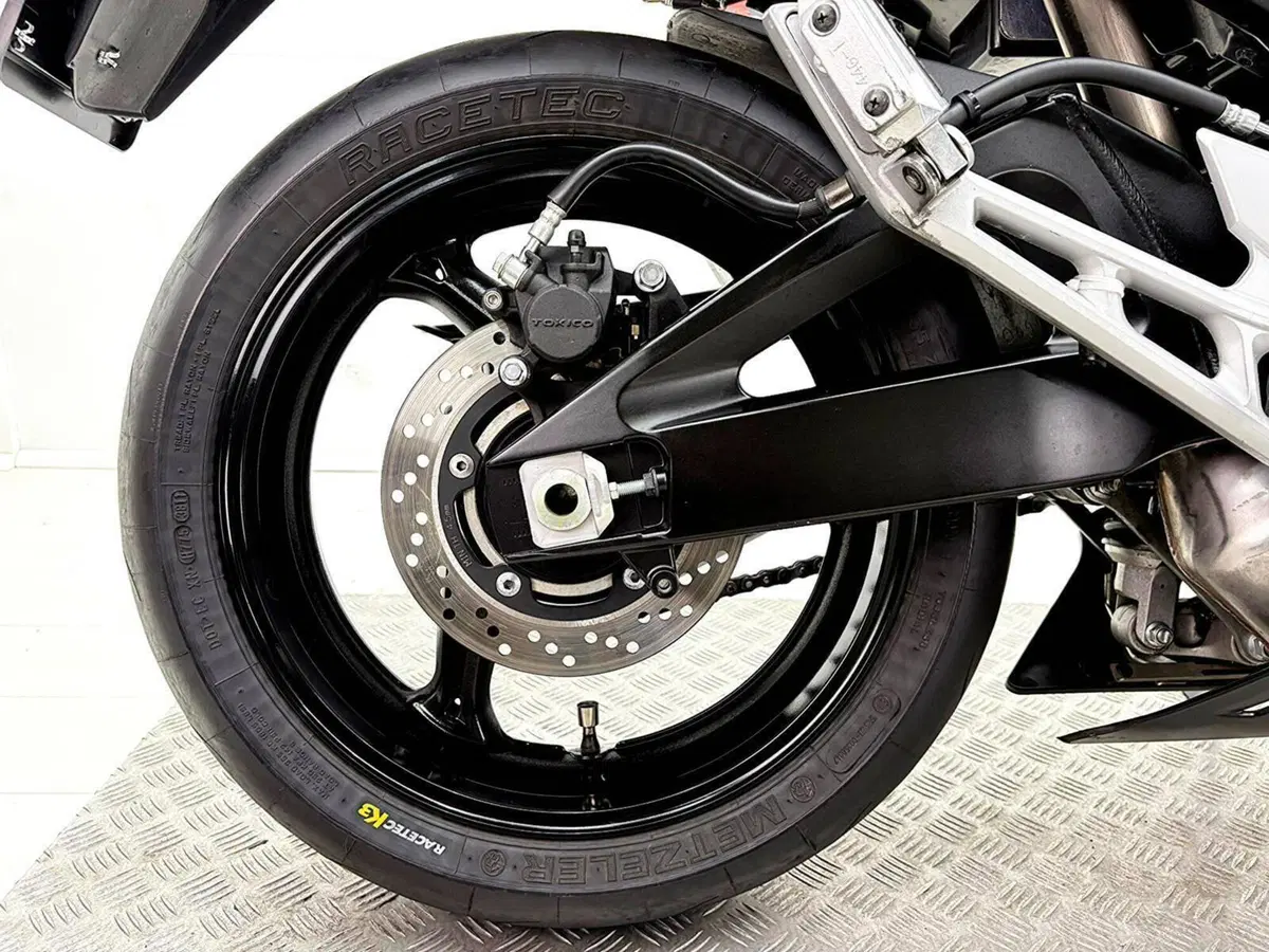 Suzuki GSR 600 (2006 - 11) (6)
