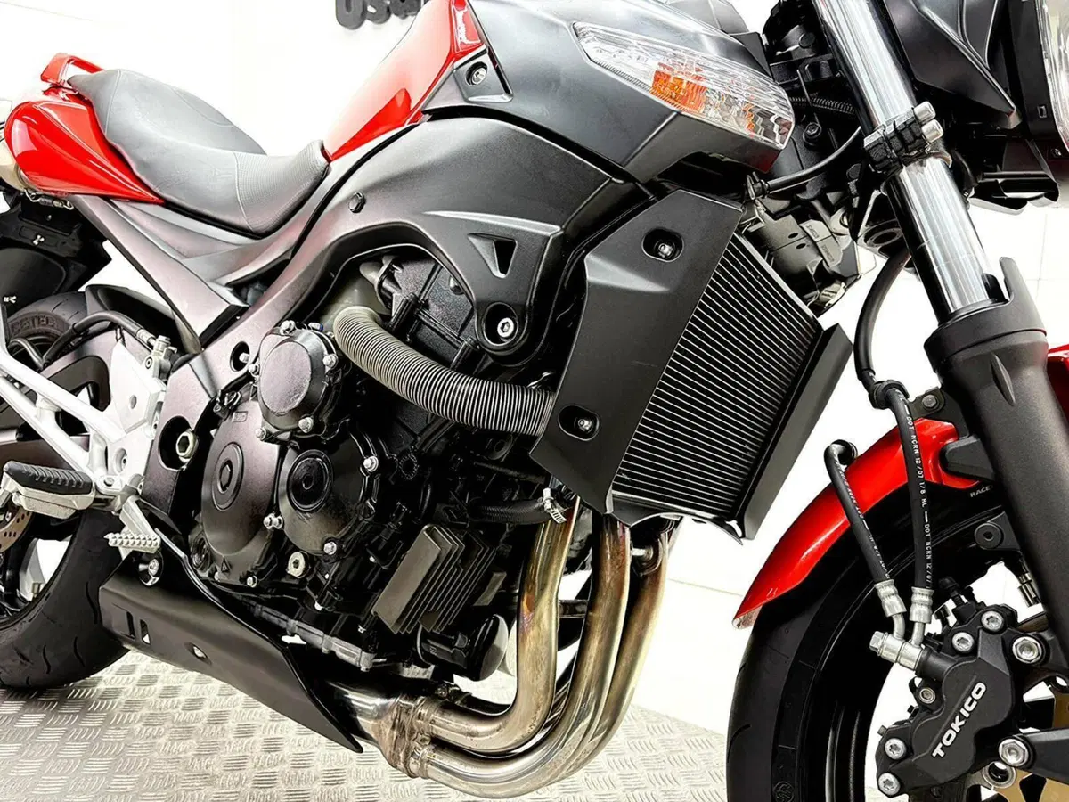 Suzuki GSR 600 (2006 - 11) (10)