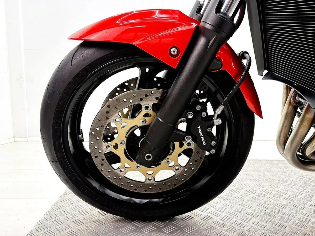 Suzuki GSR 600 (2006 - 11) (13)