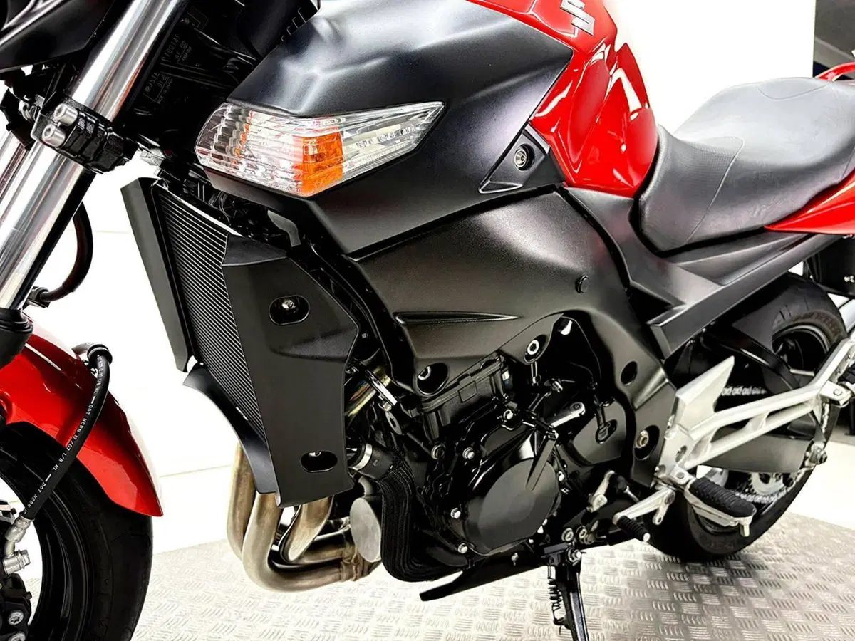 Suzuki GSR 600 (2006 - 11) (14)