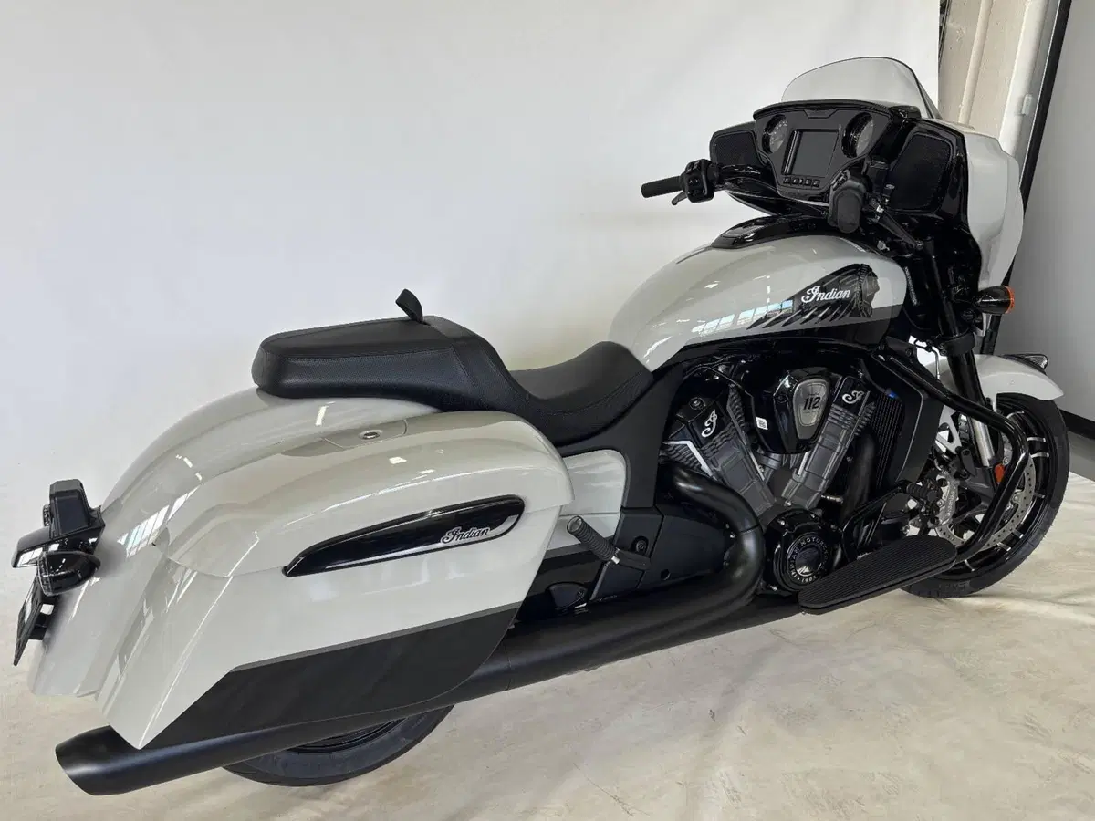 Indian Chieftain 1834 Powerplus Dark Horse (2025 - 26) (4)