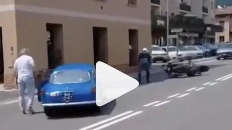 1000 Miglia 2026: scontro tra auto storica e moto della Polizia a Sarezzo [VIDEO]