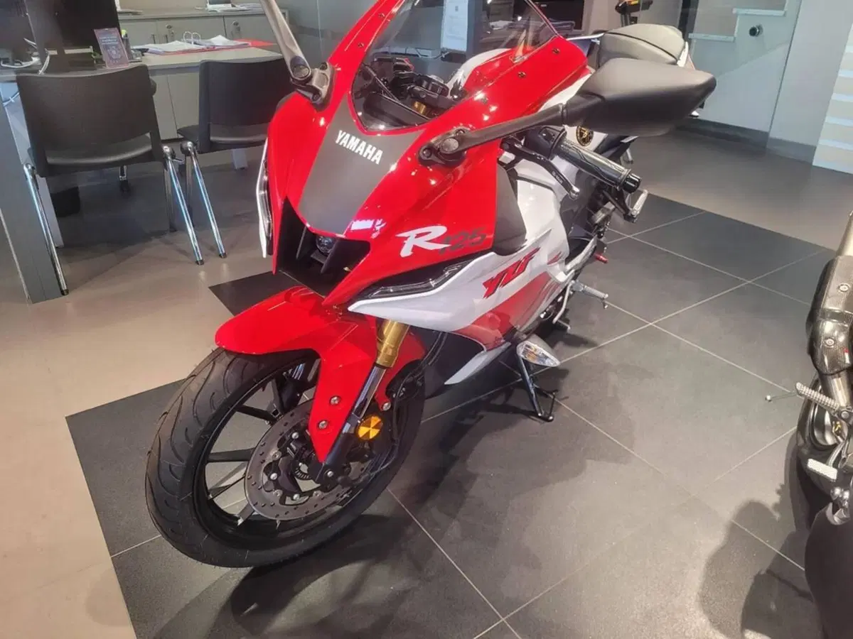 Yamaha YZF R125 70th (2026) (3)
