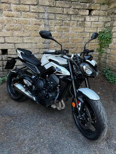 Triumph Street Triple 765 R (2023 - 26) usata