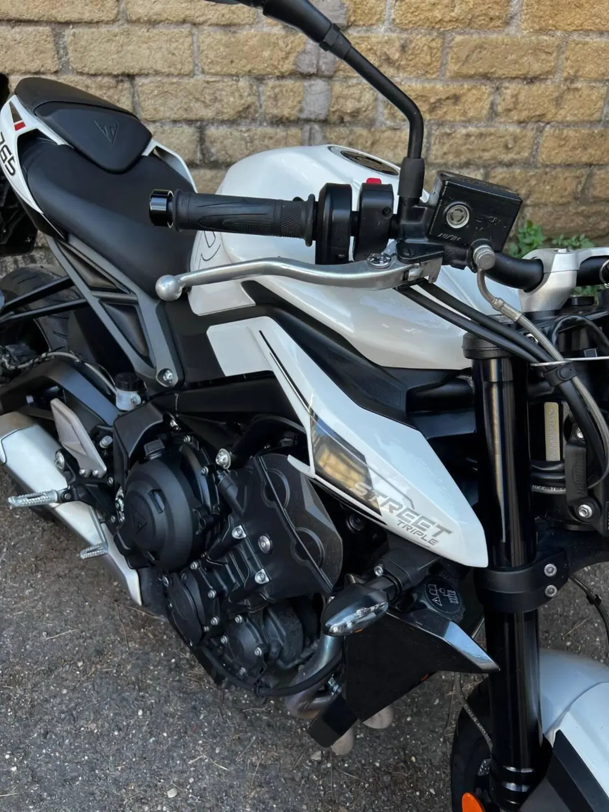Triumph Street Triple 765 R (2023 - 26) (8)