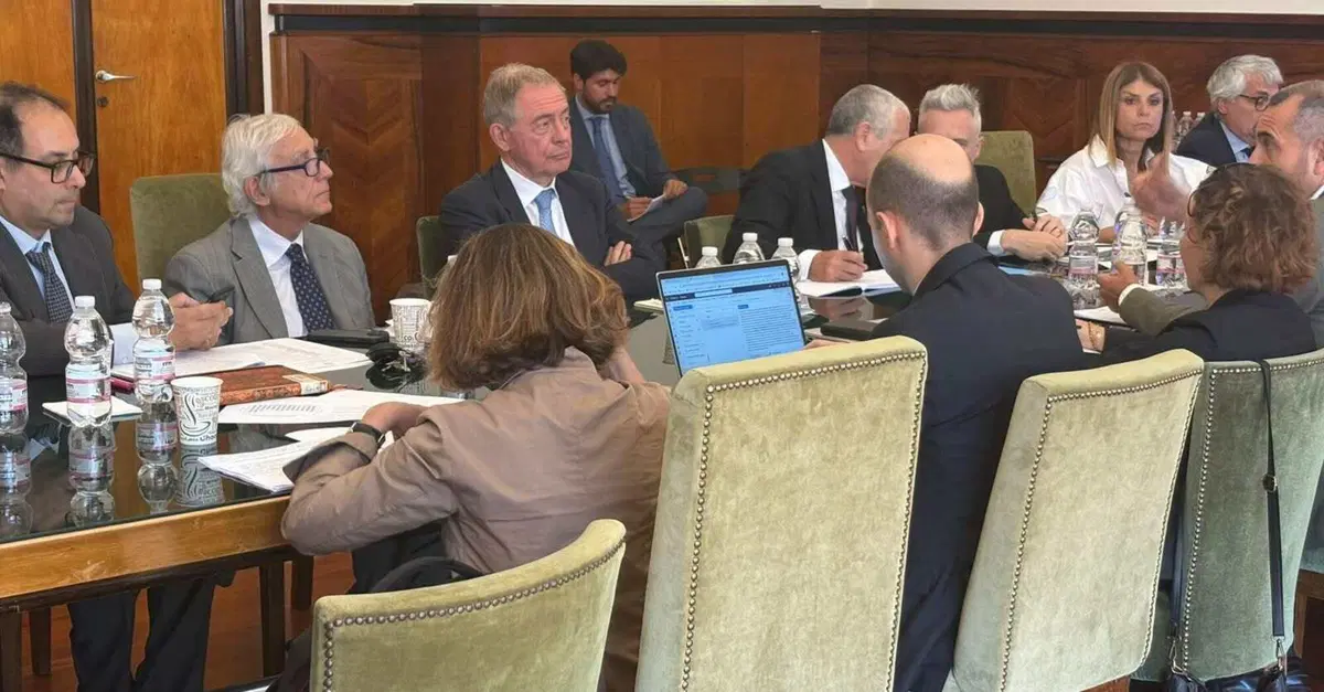 Assicurazioni: confronto tra il ministro Urso e la filiera delle imprese