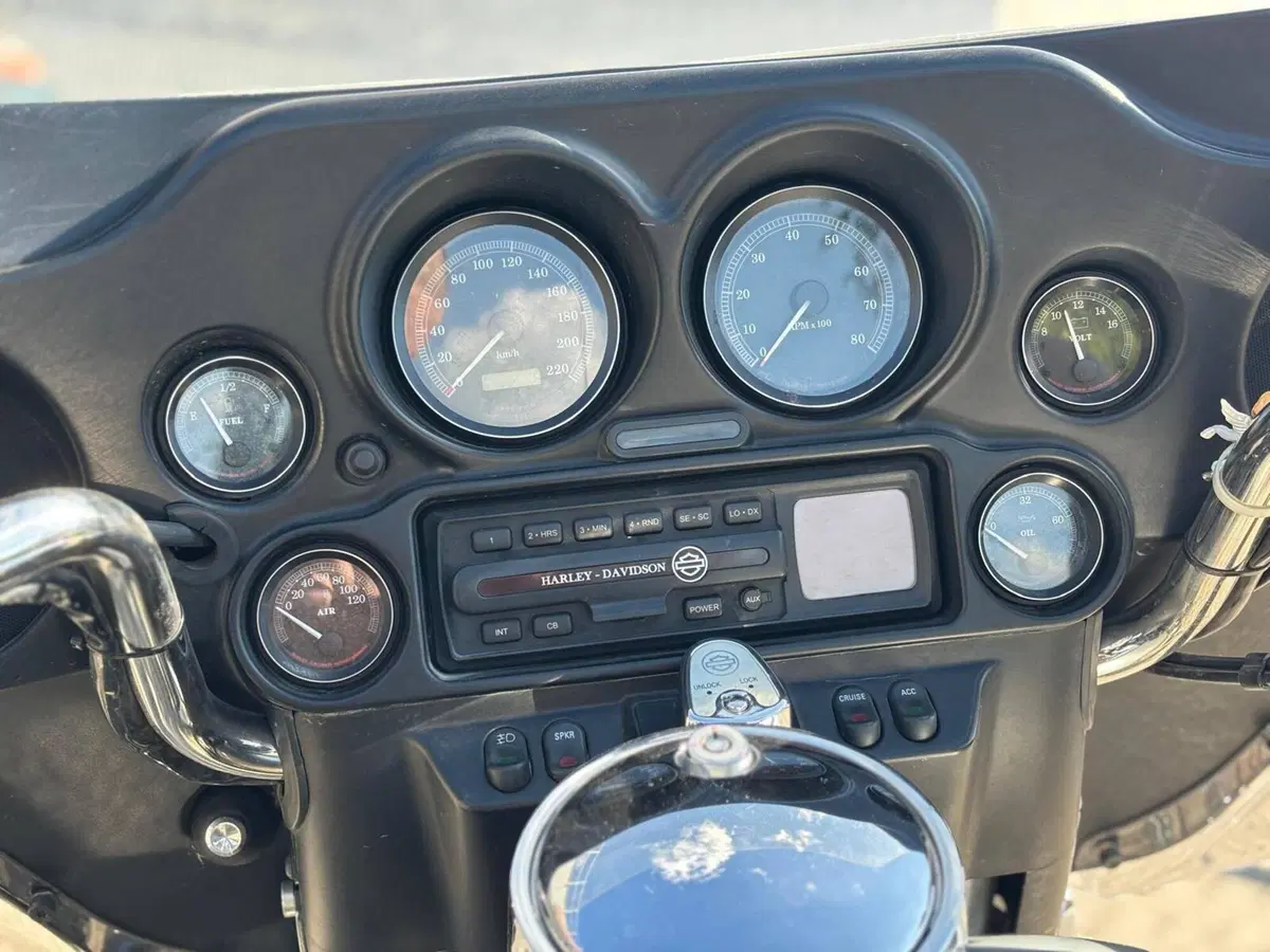 Harley-Davidson 1450 Electra Glide Ultra Classic (2003 - 05) - FLHTCUI (4)