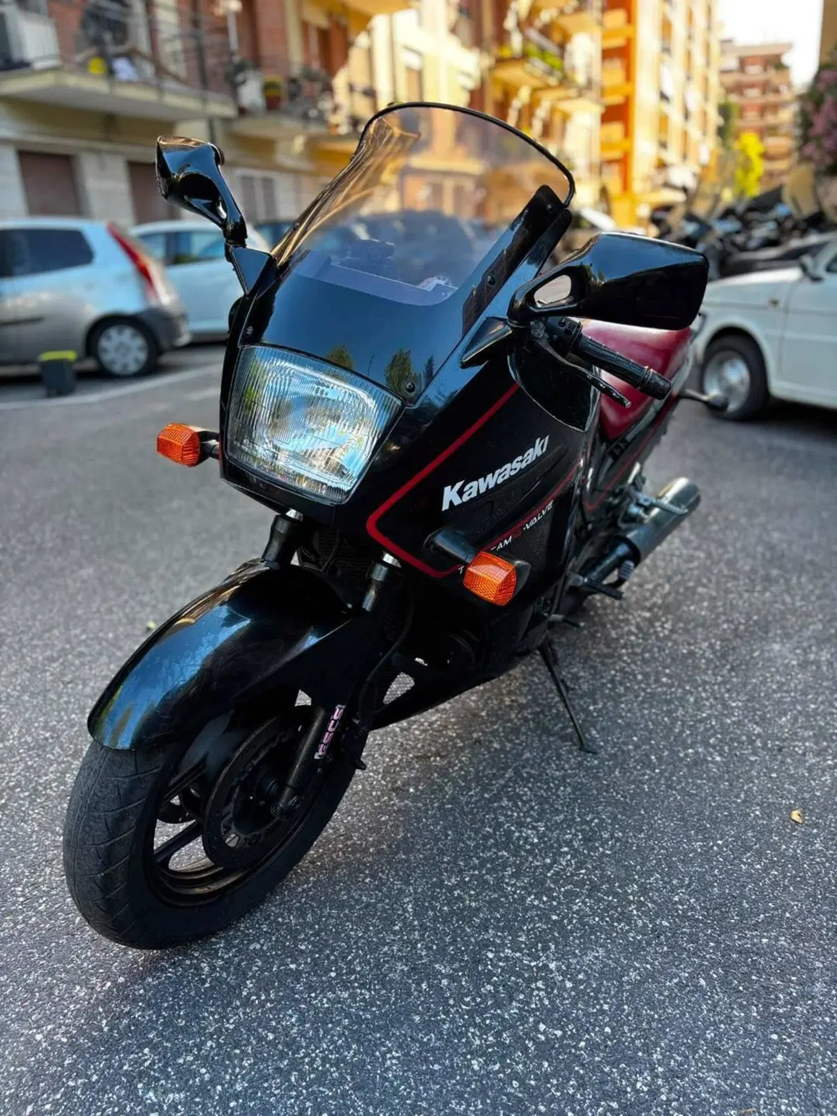 Kawasaki GPX 750 R (2)