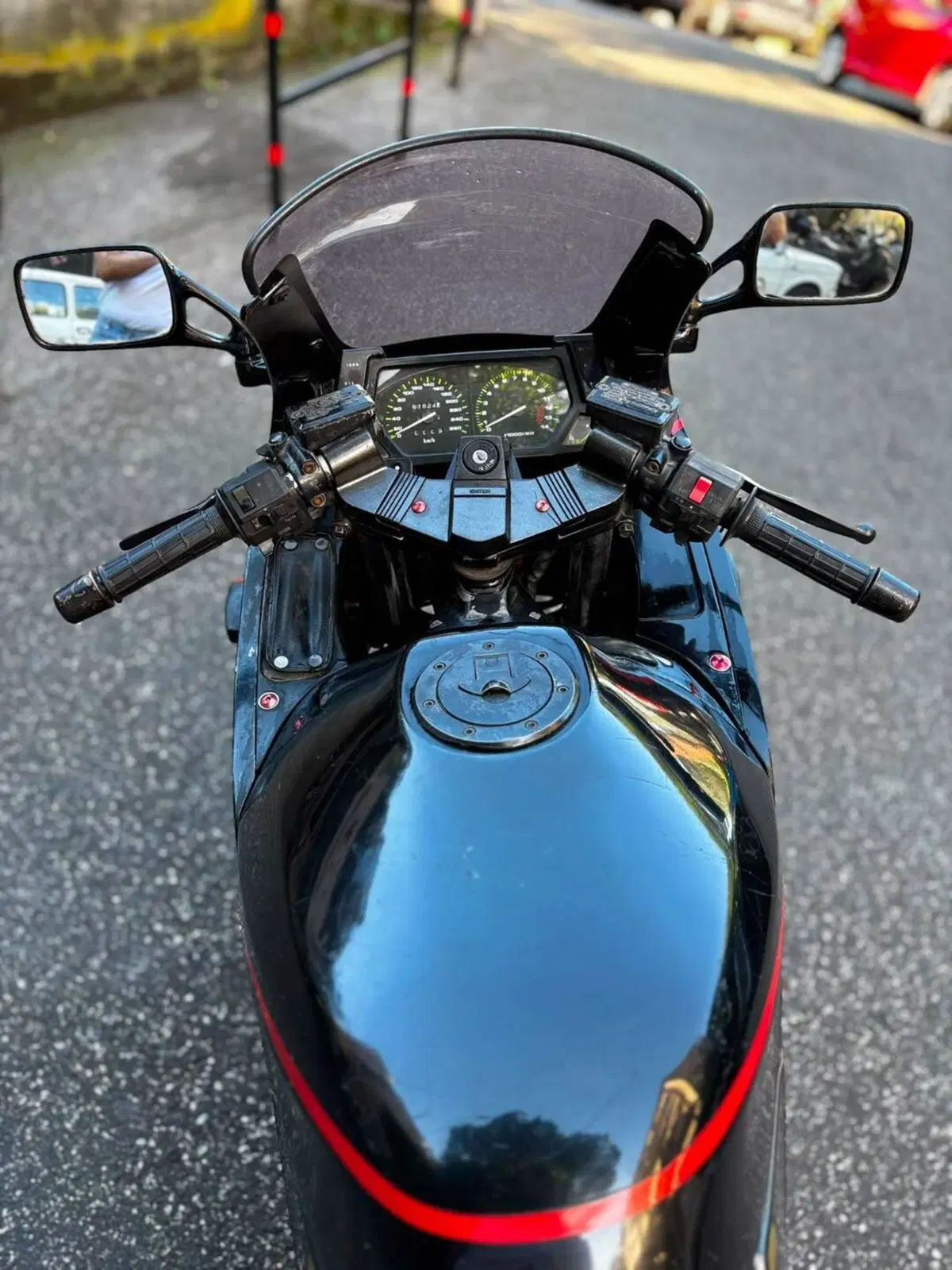 Kawasaki GPX 750 R (3)