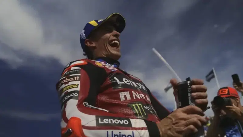 MotoGP 2026. GP di Ungheria a Balaton. Marc Marquez scherza sulle Sprint: "A Balaton la prima vera vittoria, a Jerez...hanno cambiato il regolamento!" [VIDEO]