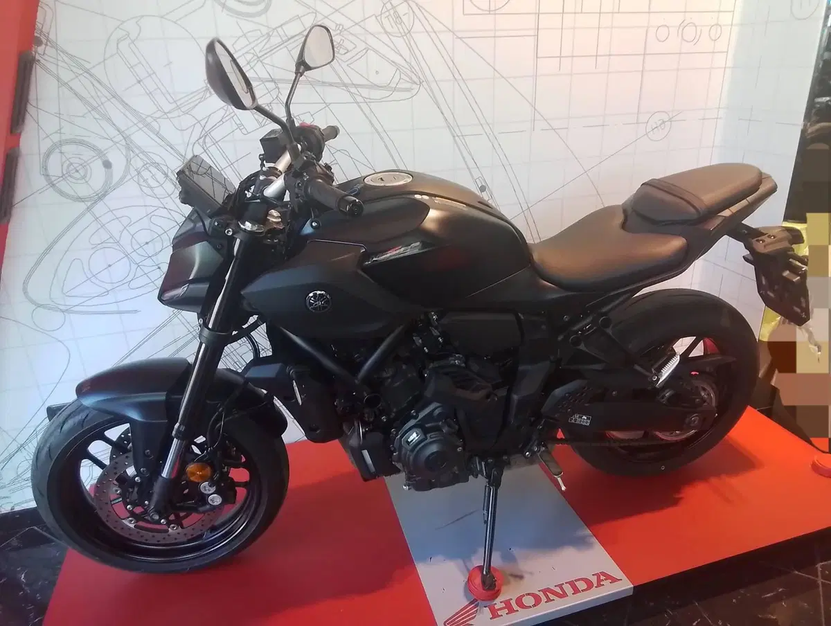 Yamaha MT-07 Y-AMT (2025 - 26) (2)