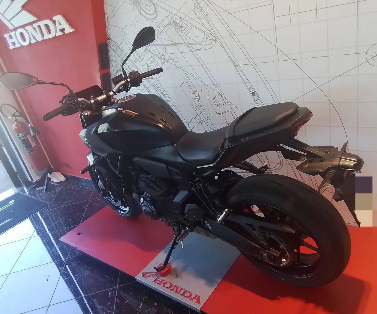 Yamaha MT-07 Y-AMT (2025 - 26) (3)