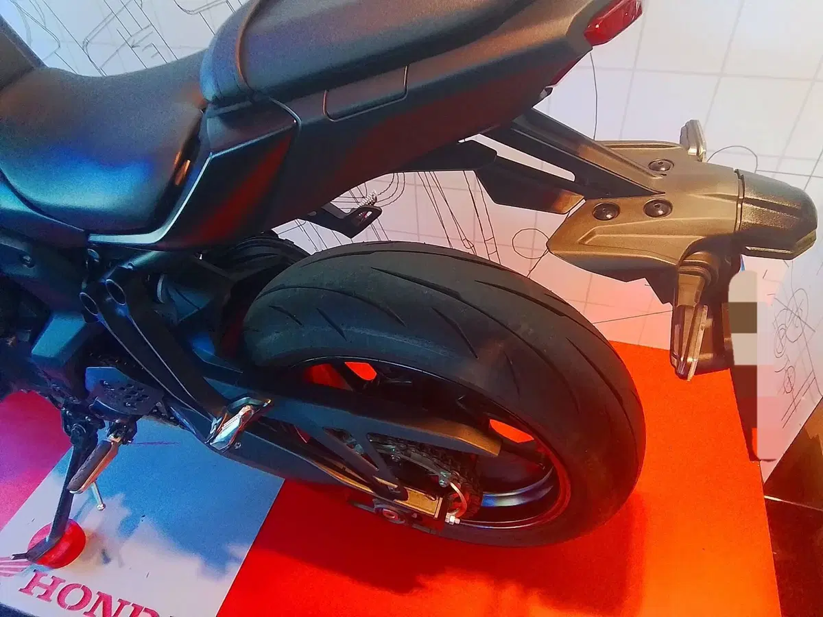 Yamaha MT-07 Y-AMT (2025 - 26) (4)