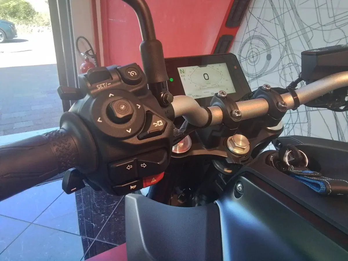 Yamaha MT-07 Y-AMT (2025 - 26) (9)