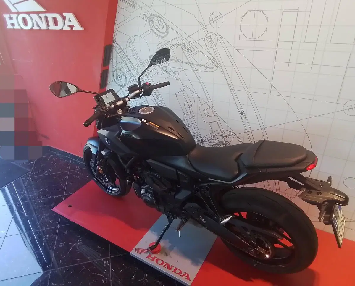 Yamaha MT-07 Y-AMT (2025 - 26) (11)