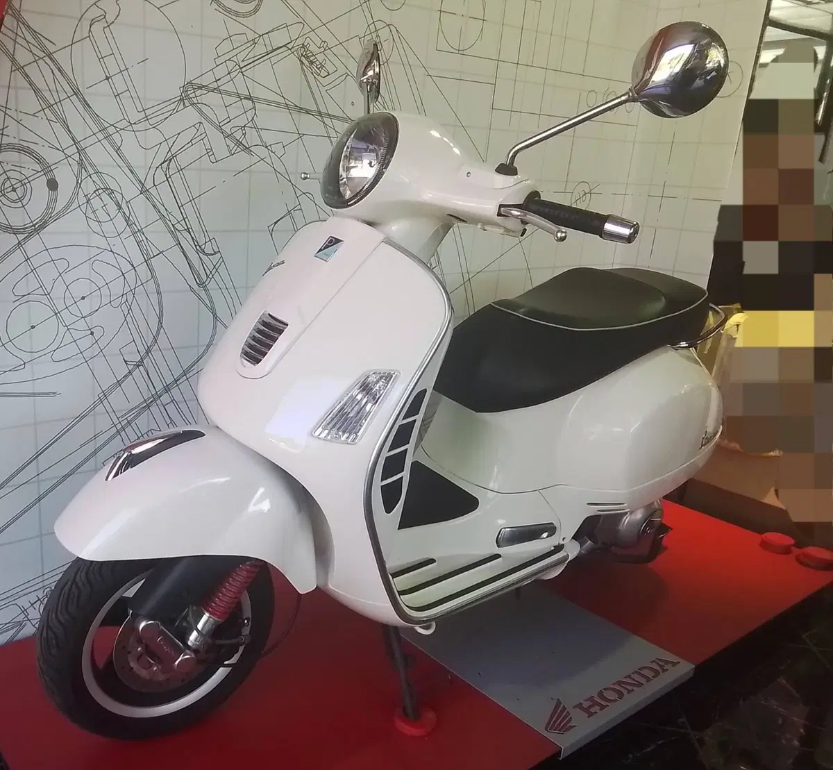 Vespa GTS 300 Super Sport ABS (2010 - 16) (2)