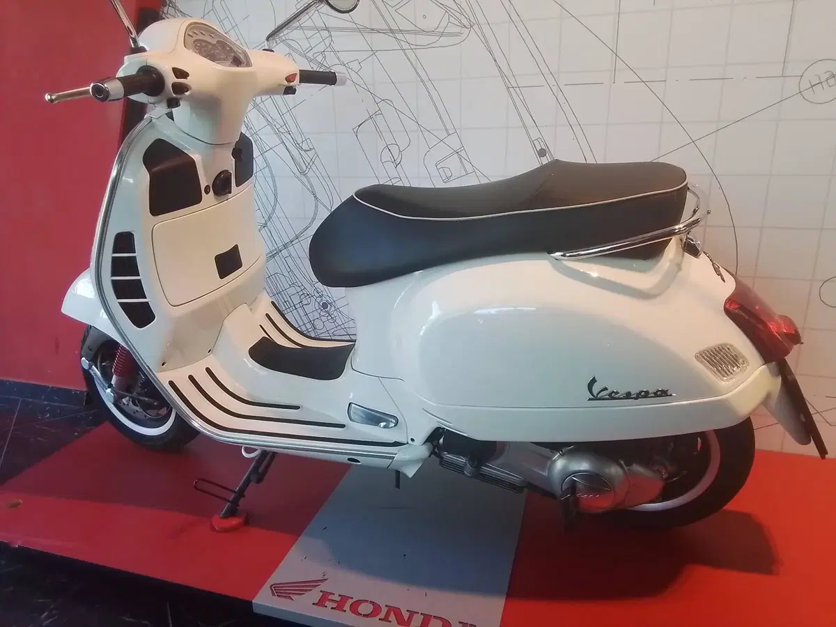 Vespa GTS 300 Super Sport ABS (2010 - 16) (6)