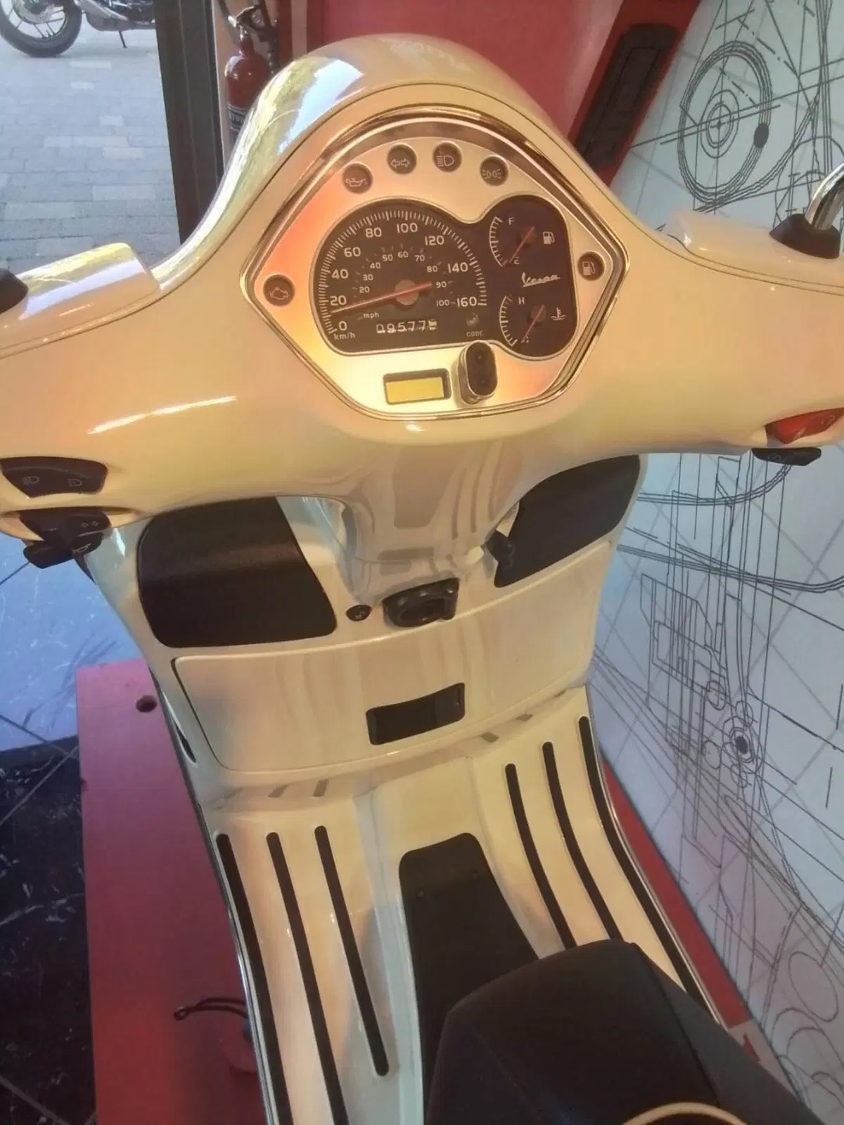 Vespa GTS 300 Super Sport ABS (2010 - 16) (8)