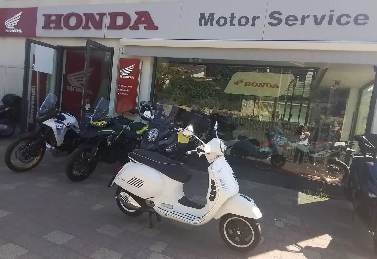 Vespa GTS 300 Super Sport ABS (2010 - 16) (10)