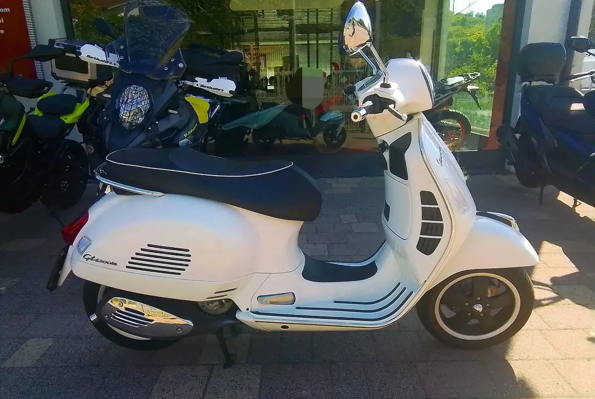 Vespa GTS 300 Super Sport ABS (2010 - 16) (14)