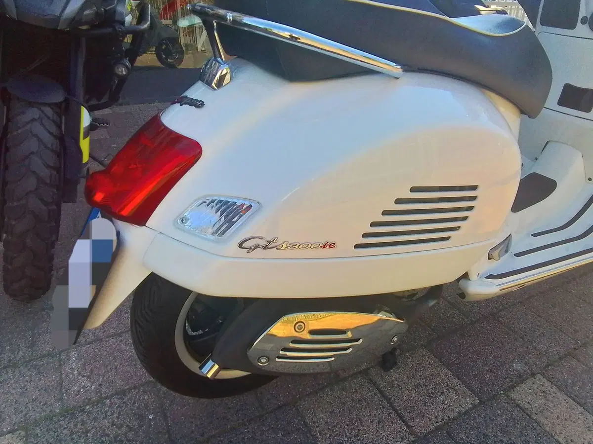 Vespa GTS 300 Super Sport ABS (2010 - 16) (16)