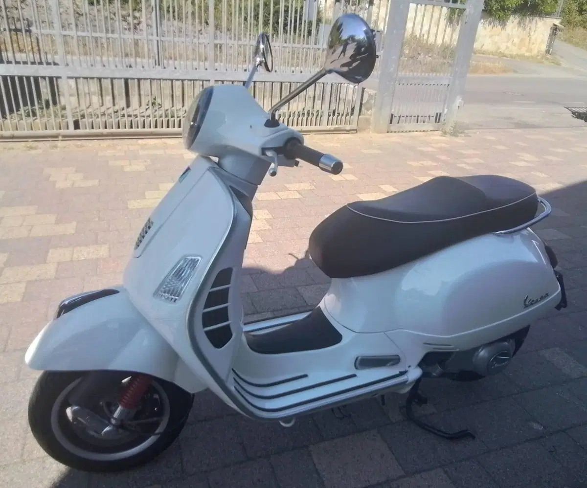 Vespa GTS 300 Super Sport ABS (2010 - 16) (18)