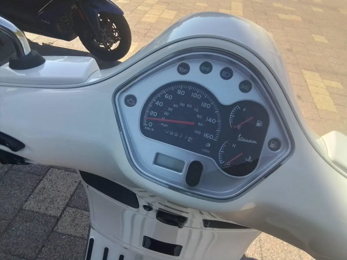 Vespa GTS 300 Super Sport ABS (2010 - 16) (20)
