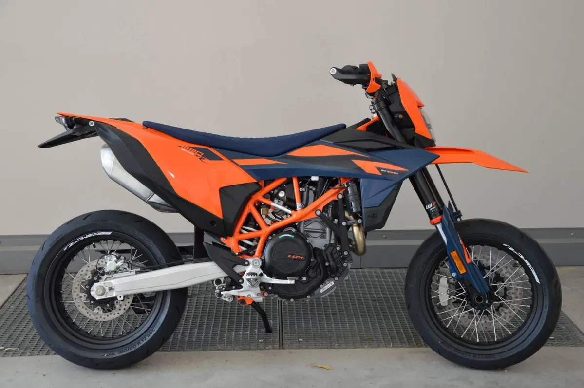 KTM 690 SMC R (2026)