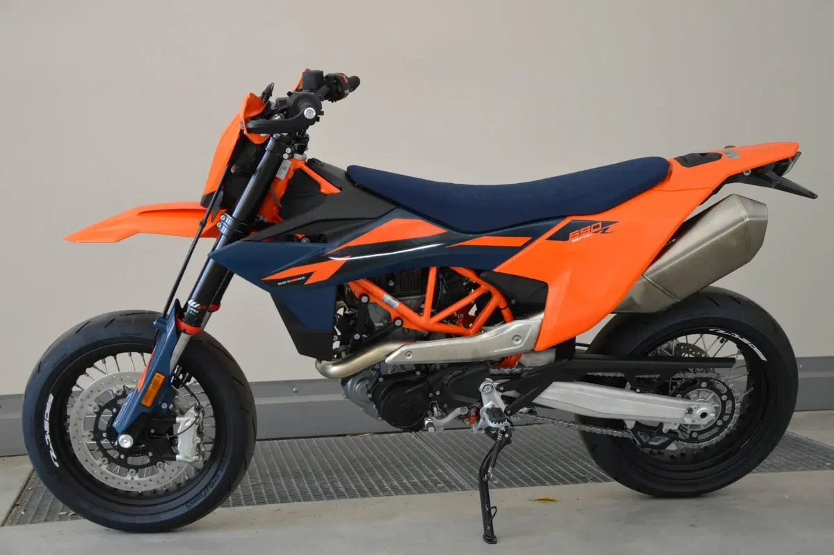KTM 690 SMC R (2026) (5)