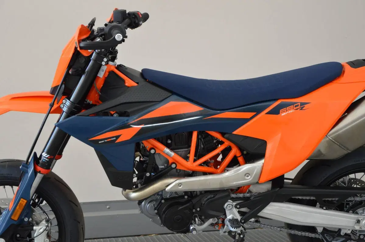 KTM 690 SMC R (2026) (6)
