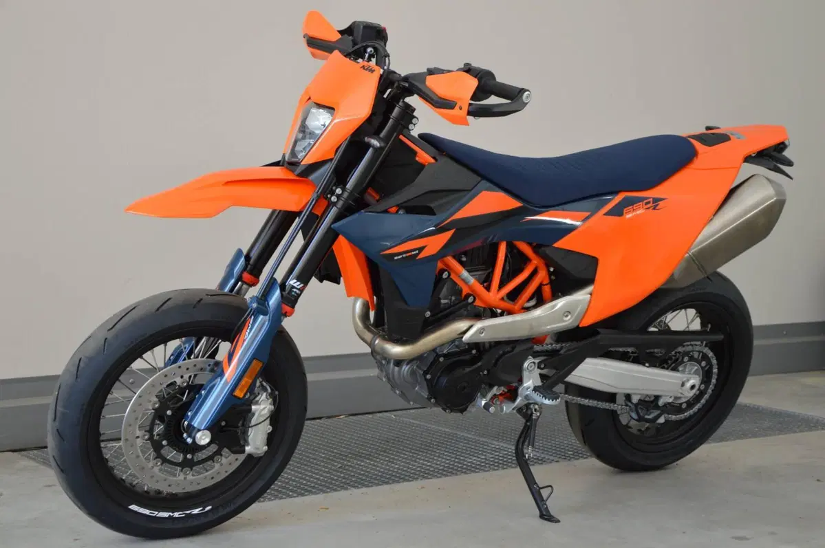KTM 690 SMC R (2026) (7)