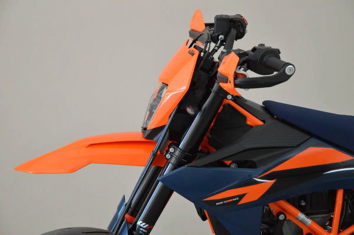 KTM 690 SMC R (2026) (10)