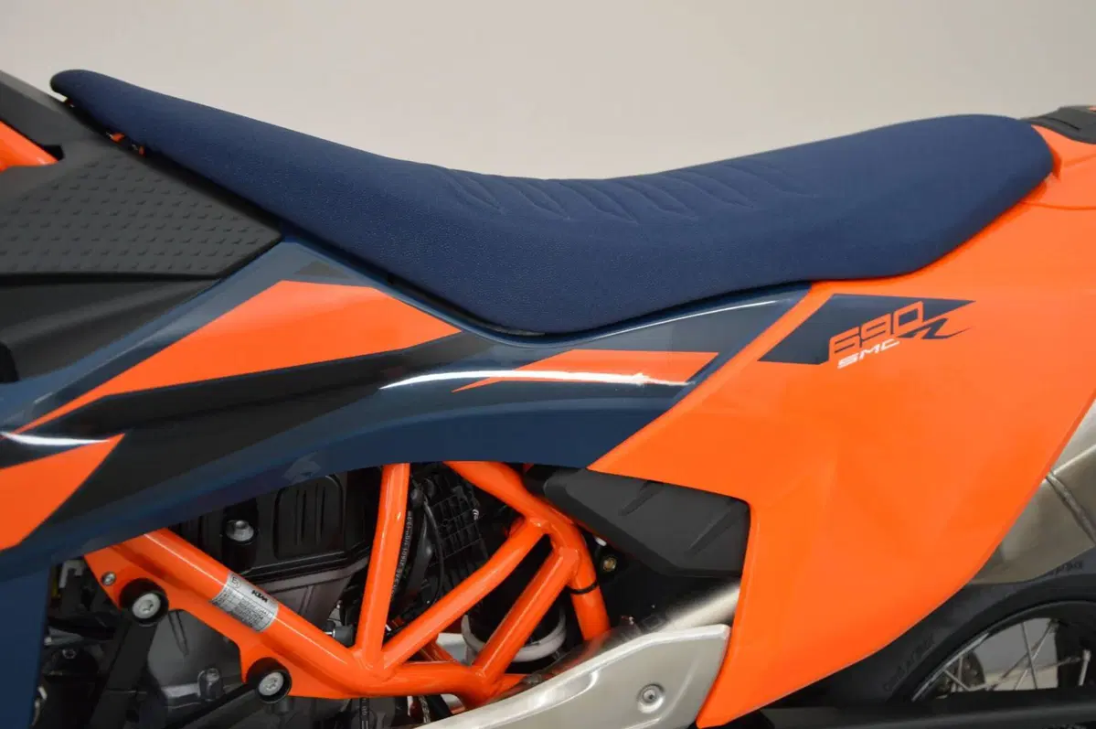 KTM 690 SMC R (2026) (11)