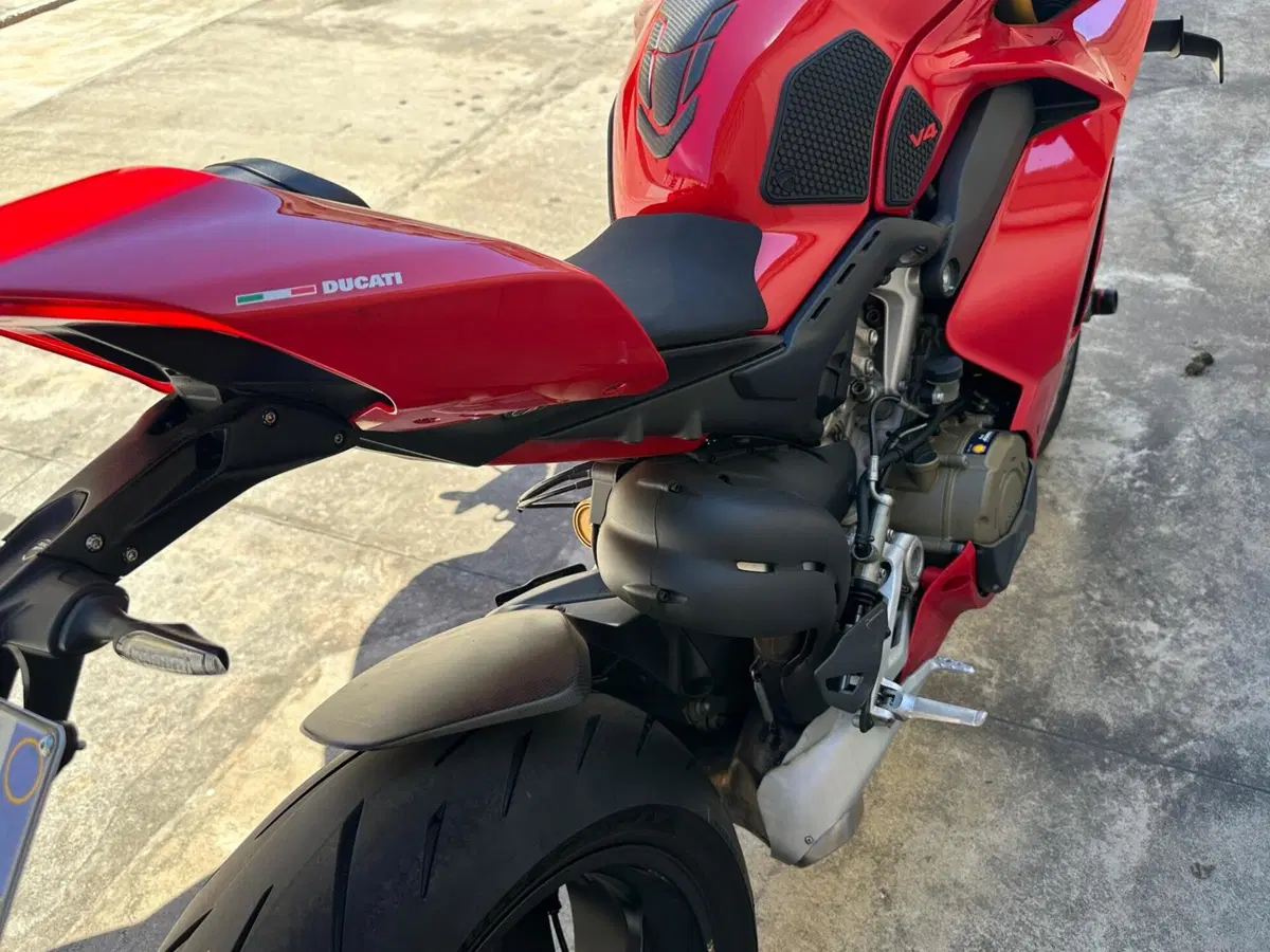 Ducati Panigale V4 S 1100 (2020) (8)