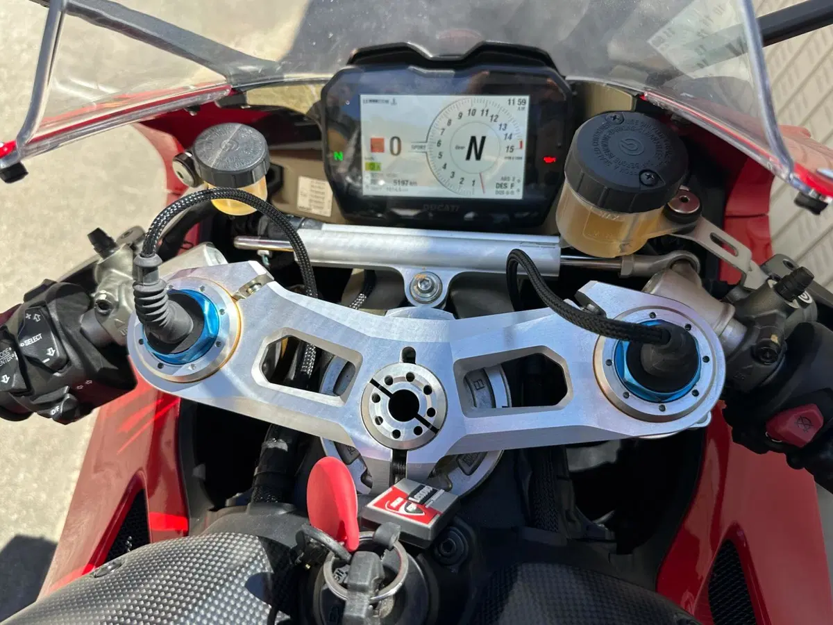 Ducati Panigale V4 S 1100 (2020) (10)