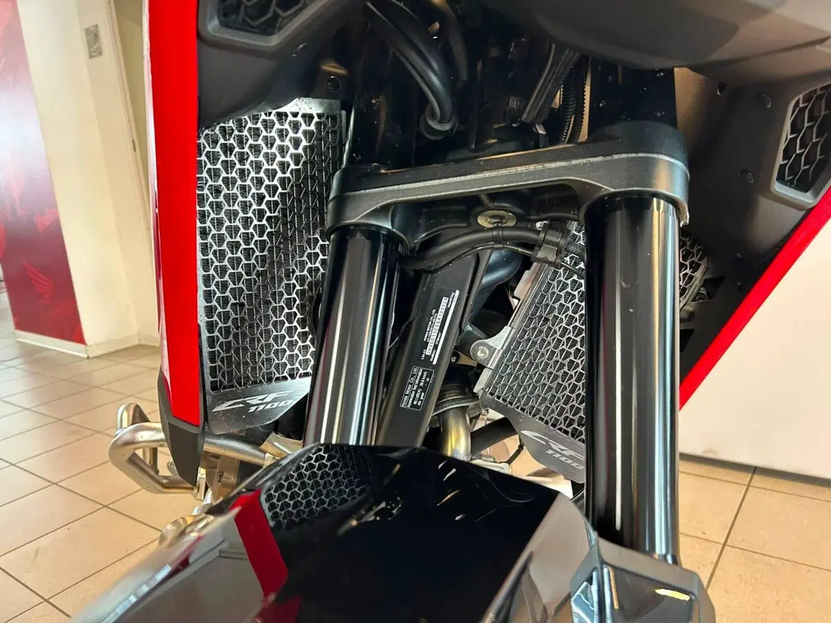 Honda Africa Twin CRF 1100L ES (2024 - 26) (5)
