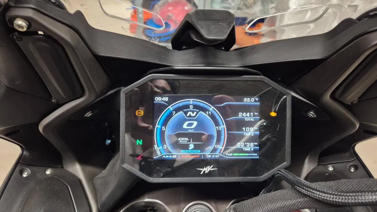 MV Agusta Turismo Veloce 800 Lusso SCS (2021 - 26) (4)