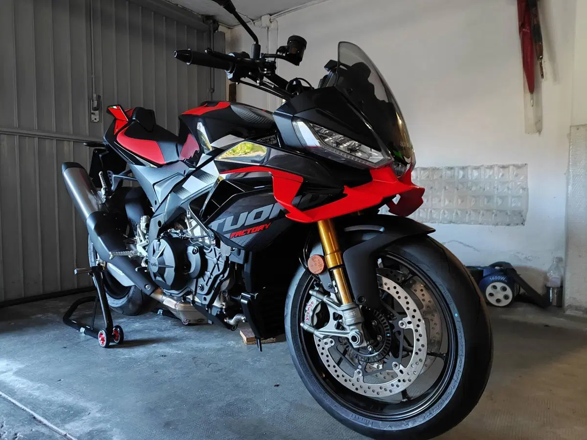 Aprilia Tuono V4 Factory (2025 - 26) (3)
