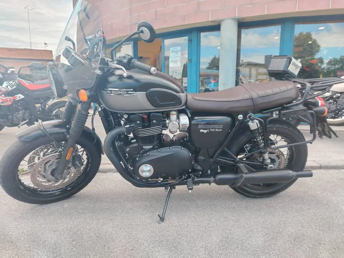 Triumph Bonneville T120 Black (2021 - 25) (2)