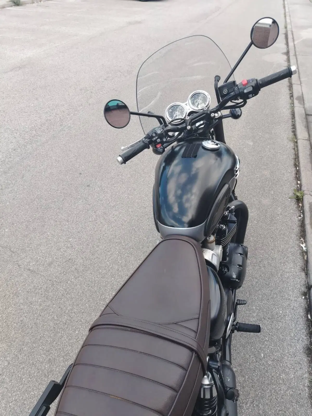 Triumph Bonneville T120 Black (2021 - 25) (4)