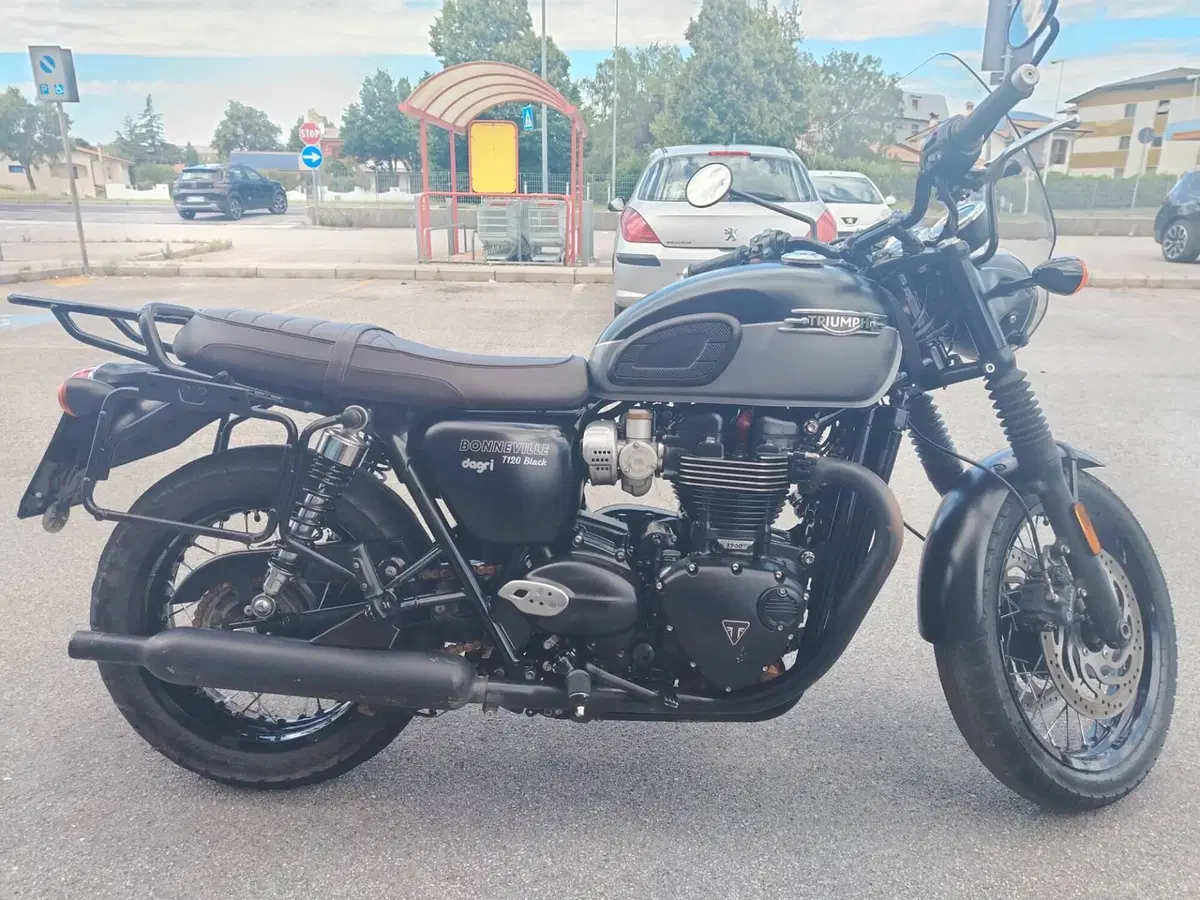 Triumph Bonneville T120 Black (2021 - 25) (6)