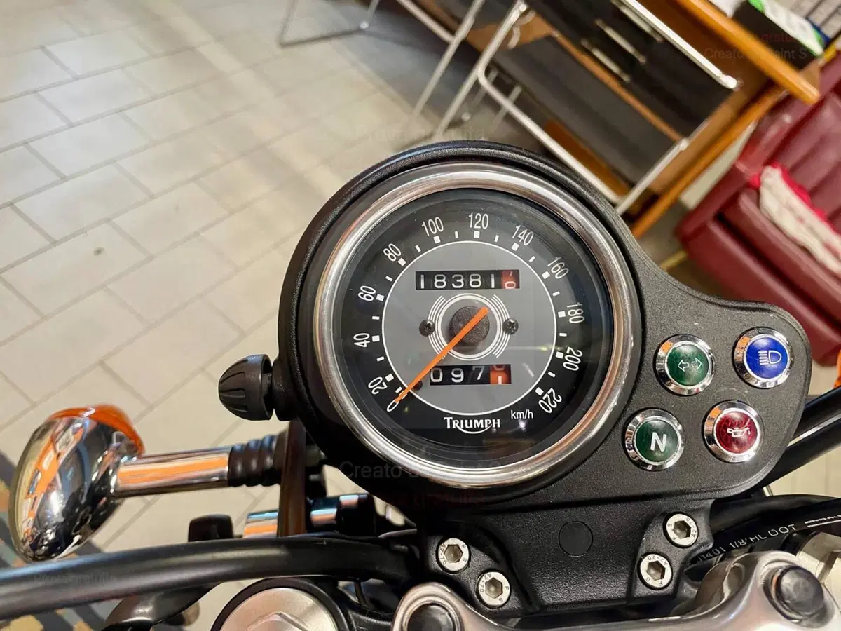 Triumph Bonneville T100 (2001 - 07) (4)