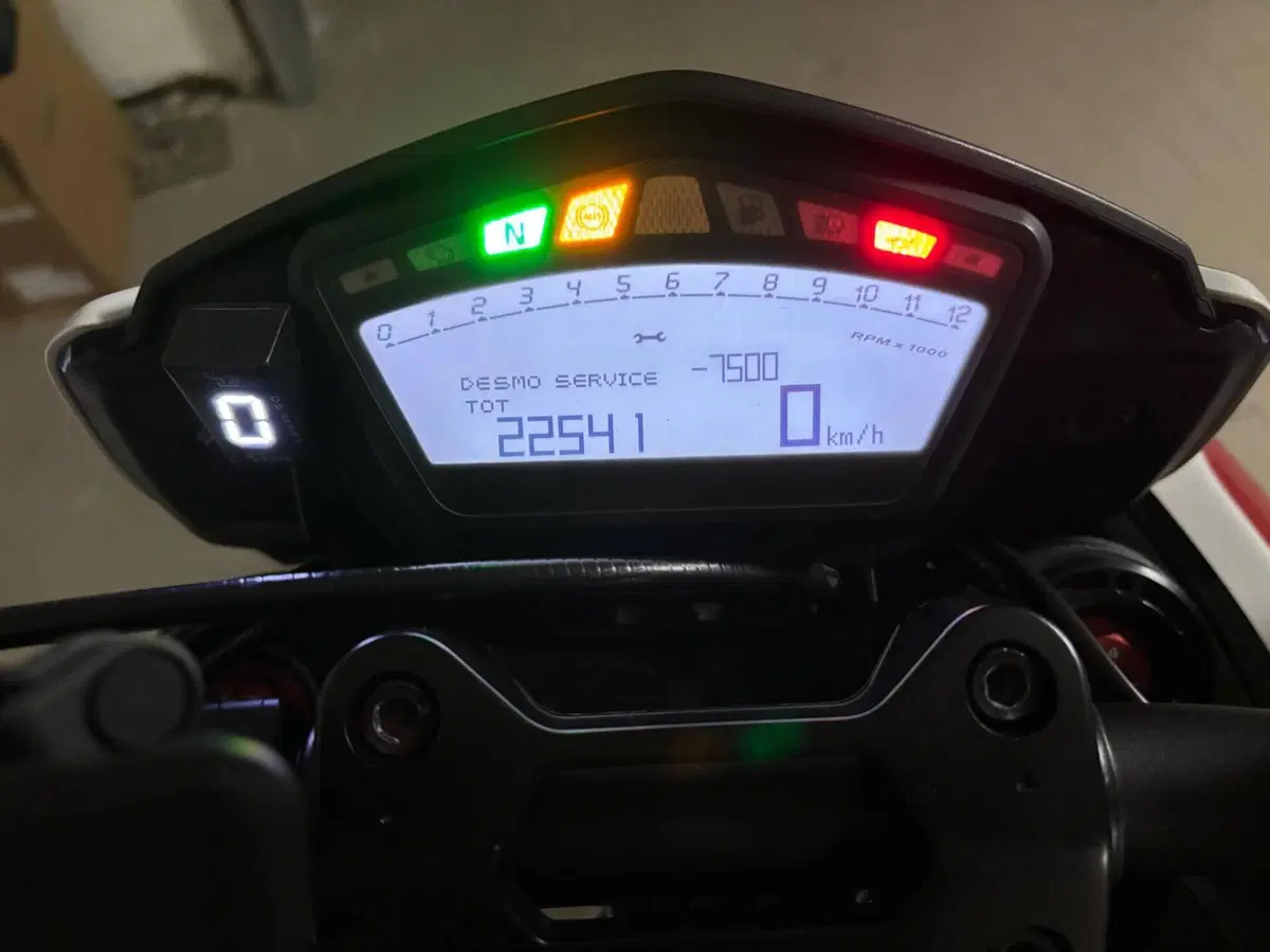 Ducati Hypermotard 821 SP (2013 - 15) (8)