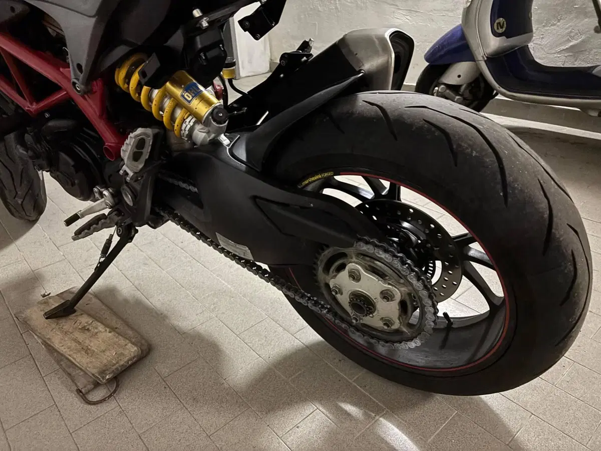 Ducati Hypermotard 821 SP (2013 - 15) (9)