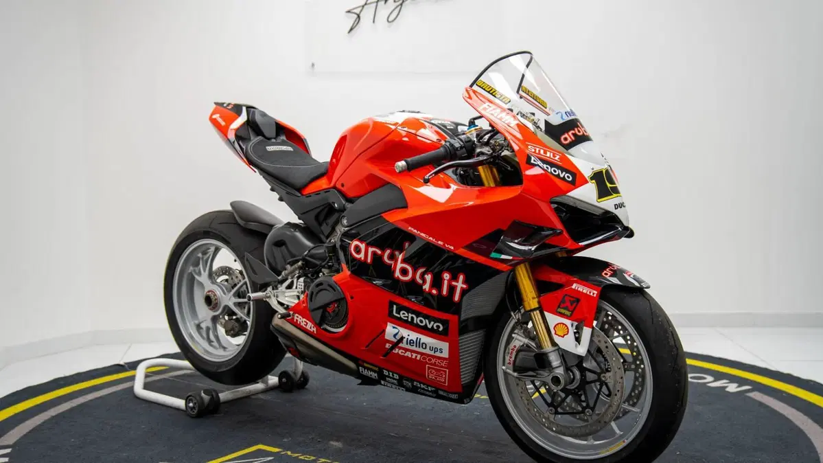 Ducati Panigale V4 Bautista 2022 World Champion Replica (2023) (2)