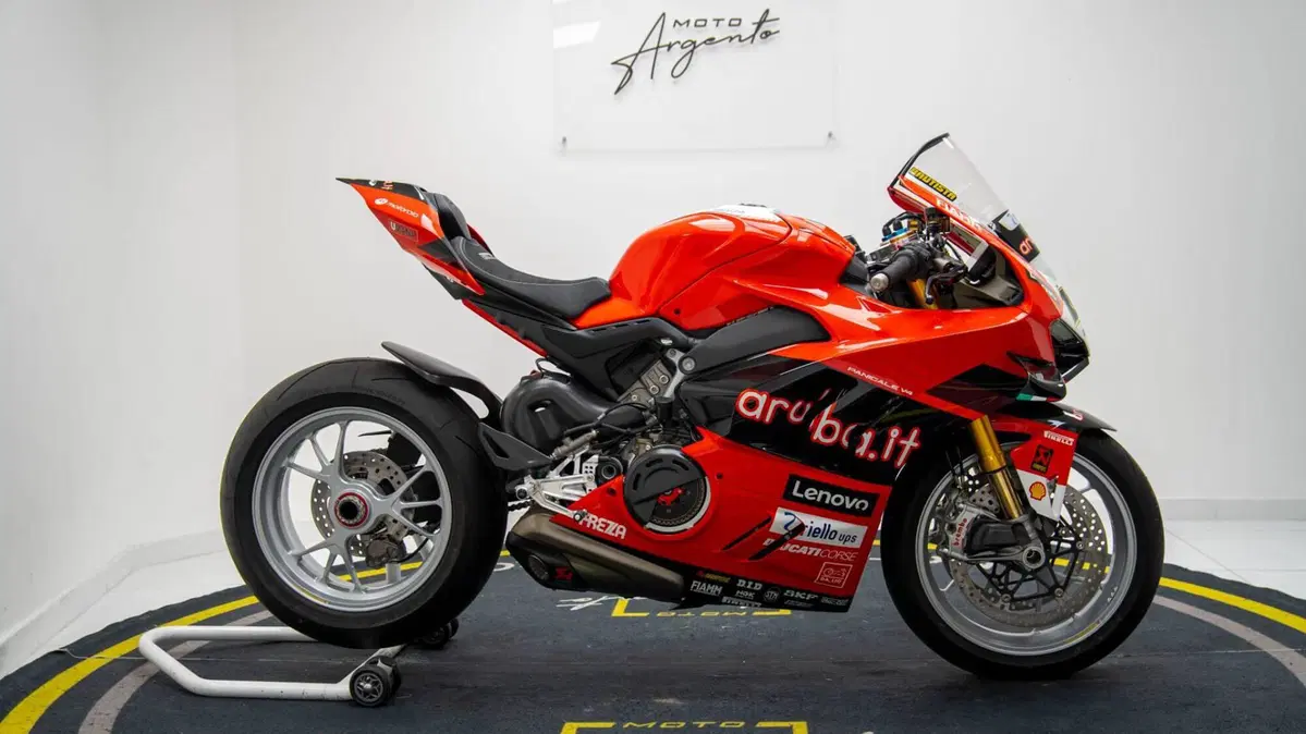 Ducati Panigale V4 Bautista 2022 World Champion Replica (2023) (3)