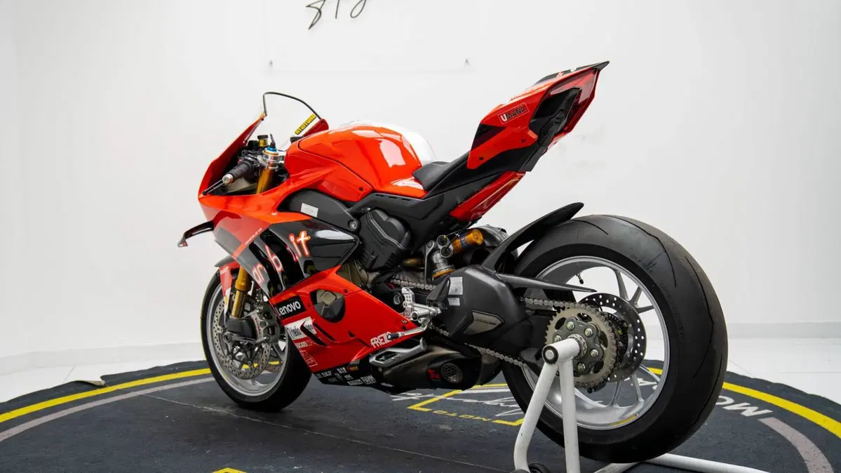 Ducati Panigale V4 Bautista 2022 World Champion Replica (2023) (6)
