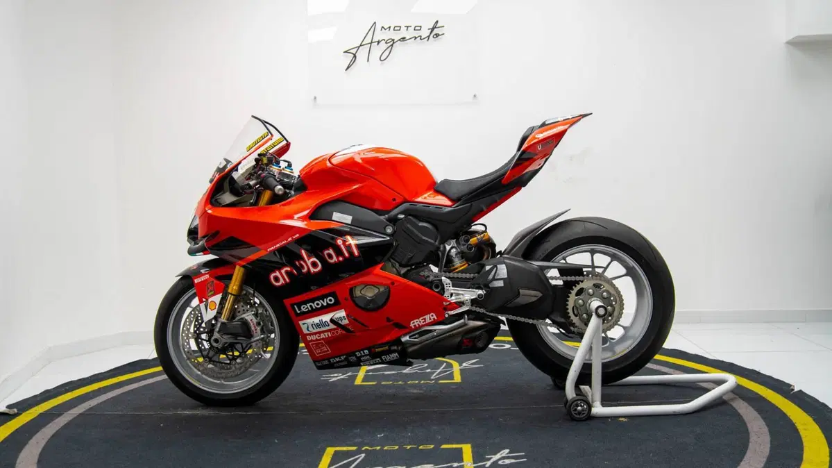 Ducati Panigale V4 Bautista 2022 World Champion Replica (2023) (7)