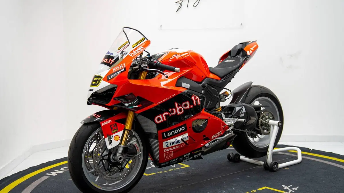Ducati Panigale V4 Bautista 2022 World Champion Replica (2023) (8)