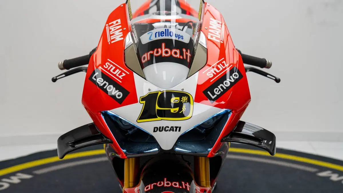 Ducati Panigale V4 Bautista 2022 World Champion Replica (2023) (10)